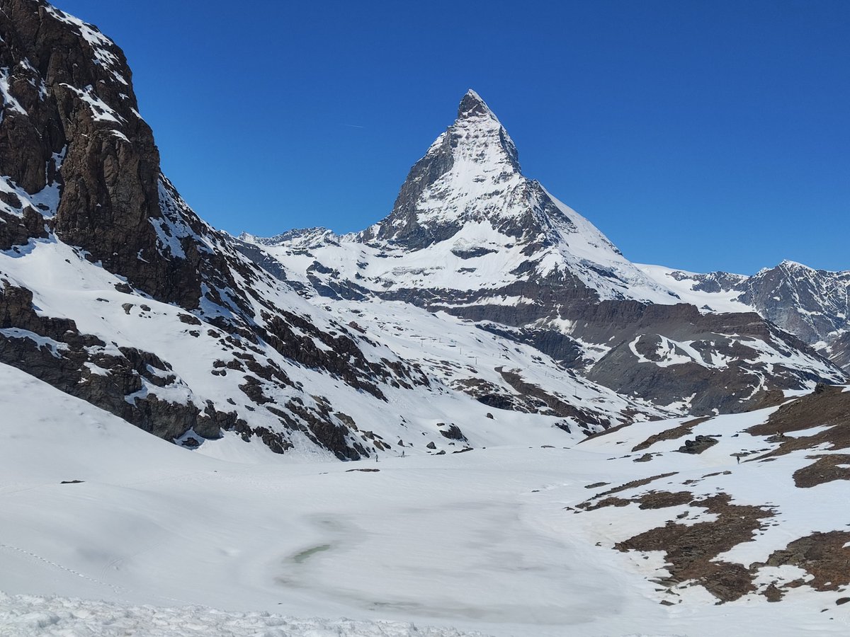 processic's tweet photo. 🇨🇭 เล่าทริปสวิตเซอร์แลนด์ หรือสวิส (Swiss) สั้นๆ 4 วัน 3 คืน เป็น 1 ในรูทเที่ยวยุโรปรอบนี้ (อิตาลี-สวิส-ฝรั่งเศส) 

มาไม่กี่วันแต่อากาศเป็นใจสุดๆ โดยเฉพาะที่ Zermatt คือฟ้าใสมากกกกกกกกก 

ค่าใช้จ่ายเฉพาะที่สวิส ไม่รวมตั๋วเครื่องบินประมาณ 20,000 บาท  (ถ้าค่าใช้จ่ายรวมทั้งทริป 13 วัน 85,000 บาท รวมตั๋วเครื่องบิน)