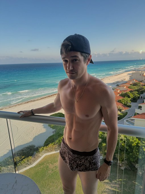 Watch Colby Chambers 👉18+👈's leaked NSFW photo on TwXstars