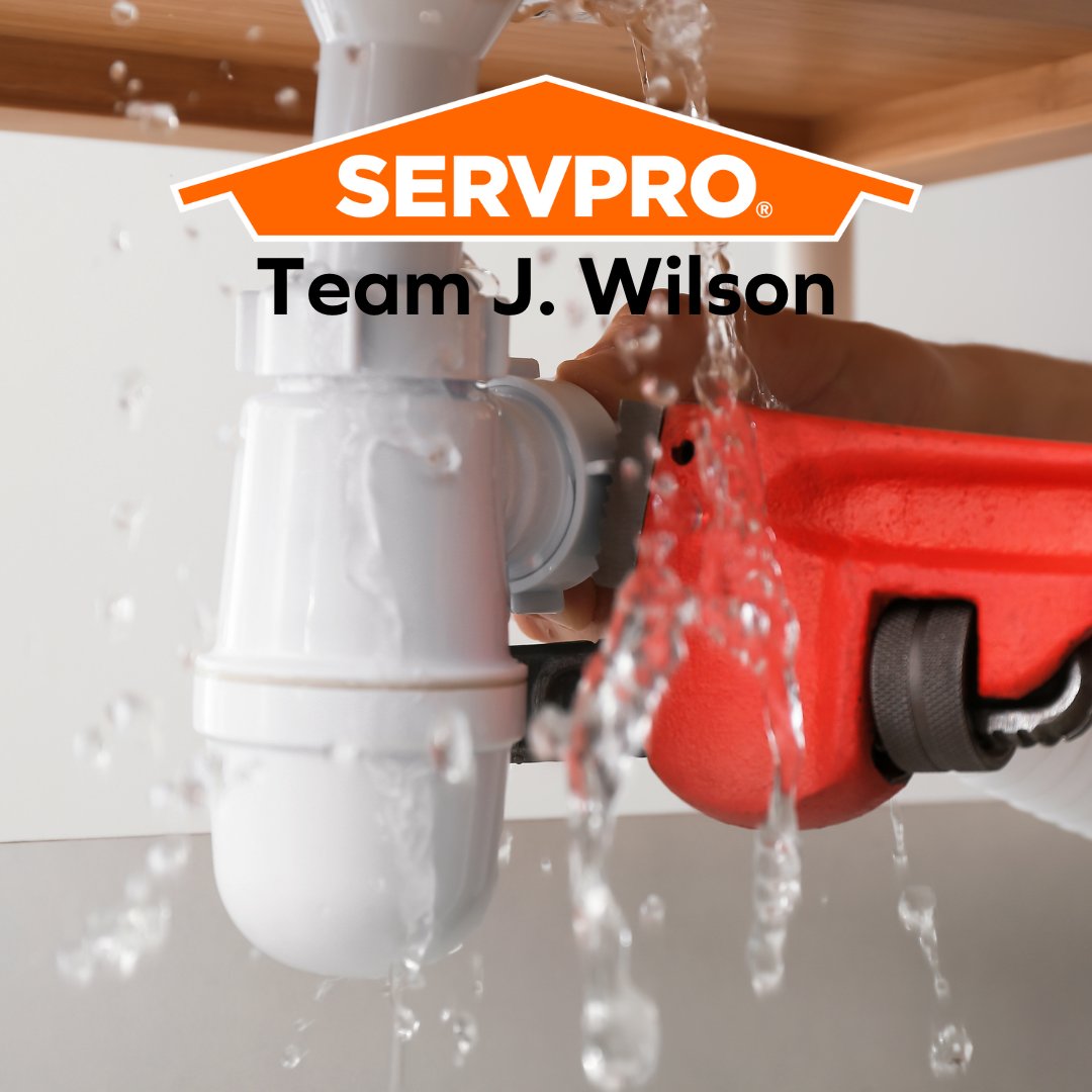 ServproEastLou's tweet image. Burst pipes can bring more than water—they bring costly repairs. SERVPRO’s water damage restoration experts are ready to dry, clean, and restore your space, saving you time and money. 💧💼 #RestorationExperts #SERVPRO