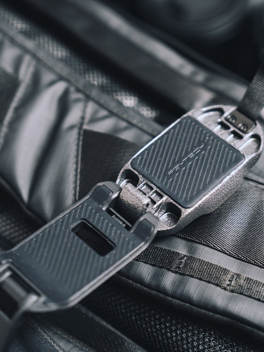 PGYTECH_global's tweet photo. Hands-free, worry-free 📷🎒
With the Beetle V2, your camera stays safe and within reach — wherever you roam.
#PGYTECH #BeetleCameraClipV2 #CameraGear #VlogSetup #PhotographerTools #QuickReleaseClip #PhotographyGear #sony #canon #dji https://t.co/ikYm7k2Dit