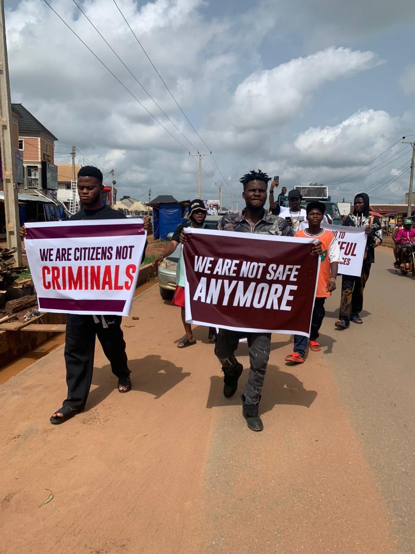 Baronkleen's tweet image. #Endefcc #benincity 
EFCC no dey let youths sleep again. What&apos;s all this na??