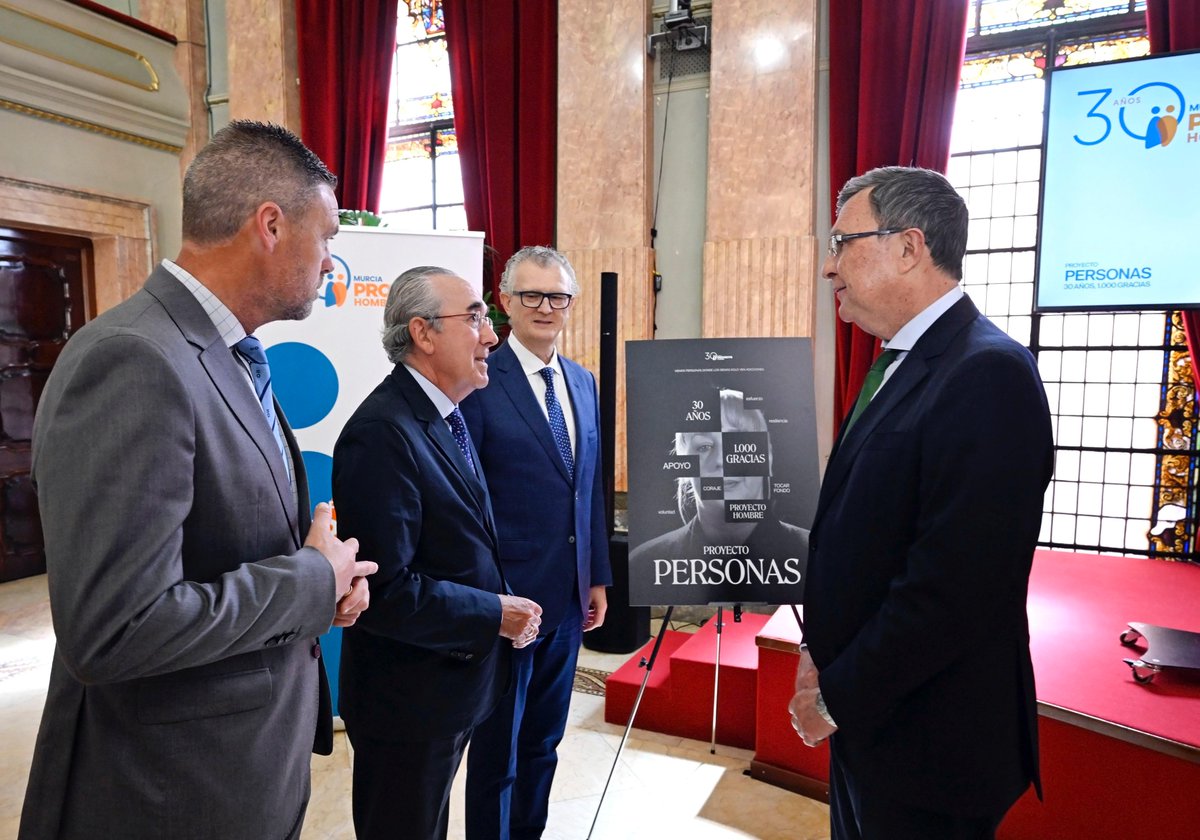 AytoMurcia's tweet photo. 📢 Proyecto Hombre celebra tres décadas de esperanza en Murcia.

ℹ️ El Ayuntamiento ha acogido esta mañana la presentación del 30º aniversario de la Fundación, referente en el tratamiento y prevención de adicciones en la Región.

https://t.co/evXa4TaRer https://t.co/CEacuSTsPe