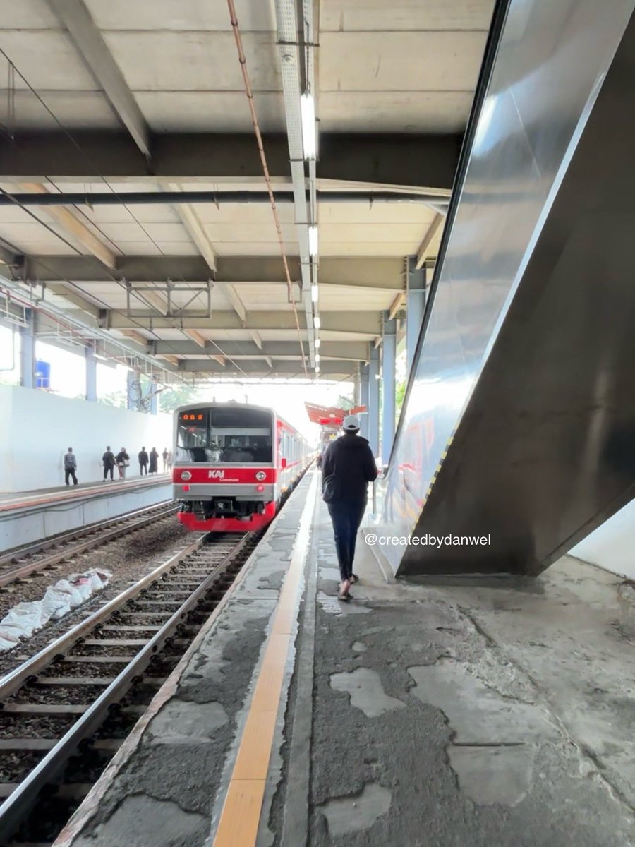 createdbydanwel's tweet photo. Coba tebak, mana Stasiun Tanjung Barat dan mana Stasiun Pondok Cina? 😁 #krlcommuterline https://t.co/nvlp4EPVfA