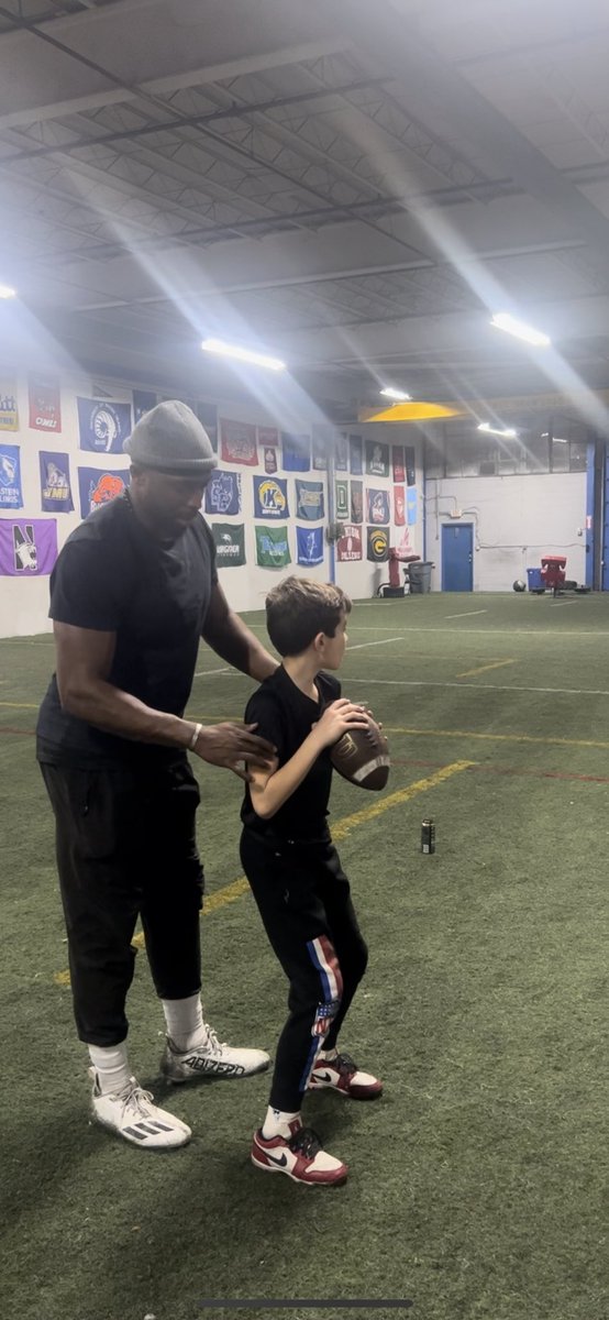 GiuseppeBQB's tweet photo. Just want to say thank you @Mad_Qb at @the_proedge — truly a quarterback technician. You’ve continued to refine my game, and the improvement over the last two years speaks for itself. Grateful for the work.
#Theseparationisinthepreparation #TrustTheProcess #FootballGrind https://t.co/2jpfJuAGku