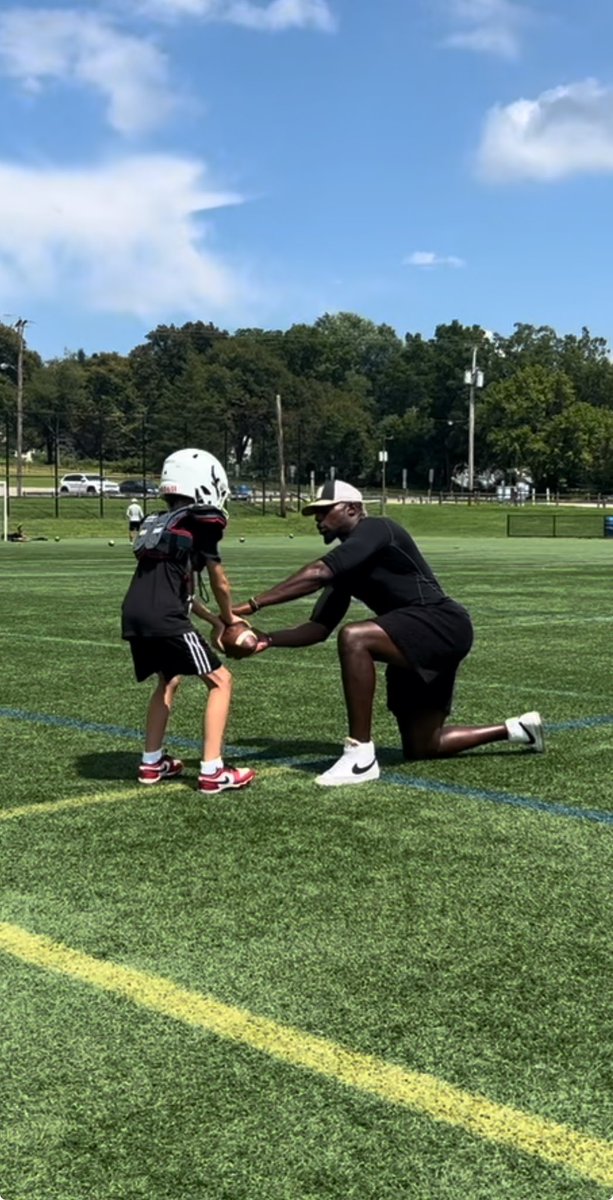 GiuseppeBQB's tweet photo. Just want to say thank you @Mad_Qb at @the_proedge — truly a quarterback technician. You’ve continued to refine my game, and the improvement over the last two years speaks for itself. Grateful for the work.
#Theseparationisinthepreparation #TrustTheProcess #FootballGrind https://t.co/2jpfJuAGku