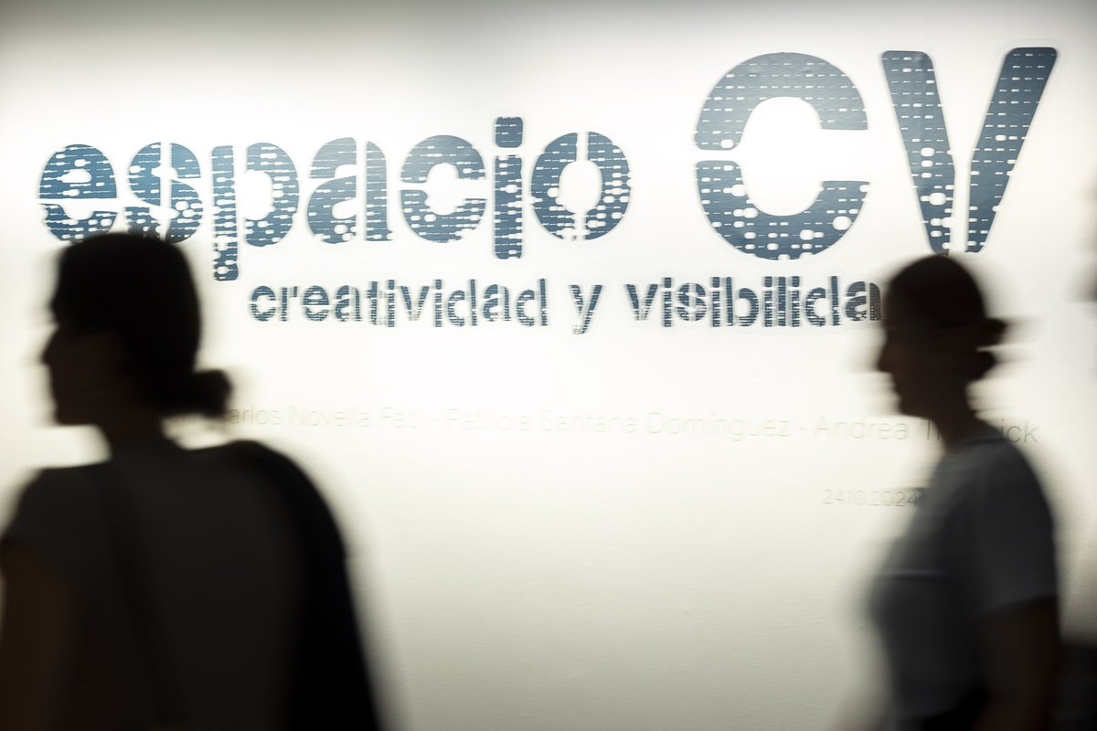 Tres artistas jóvenes de Gran Canaria, Yon Bengoechea, Cristina Ortega y Ariadna Alemán, seleccionadas por el jurado reunido hoy para exhibir sus proyectos este año en el #CAAM, dentro del programa #EspacioCV ¡Enhorabuena! 

caam.net/convocatorias/…