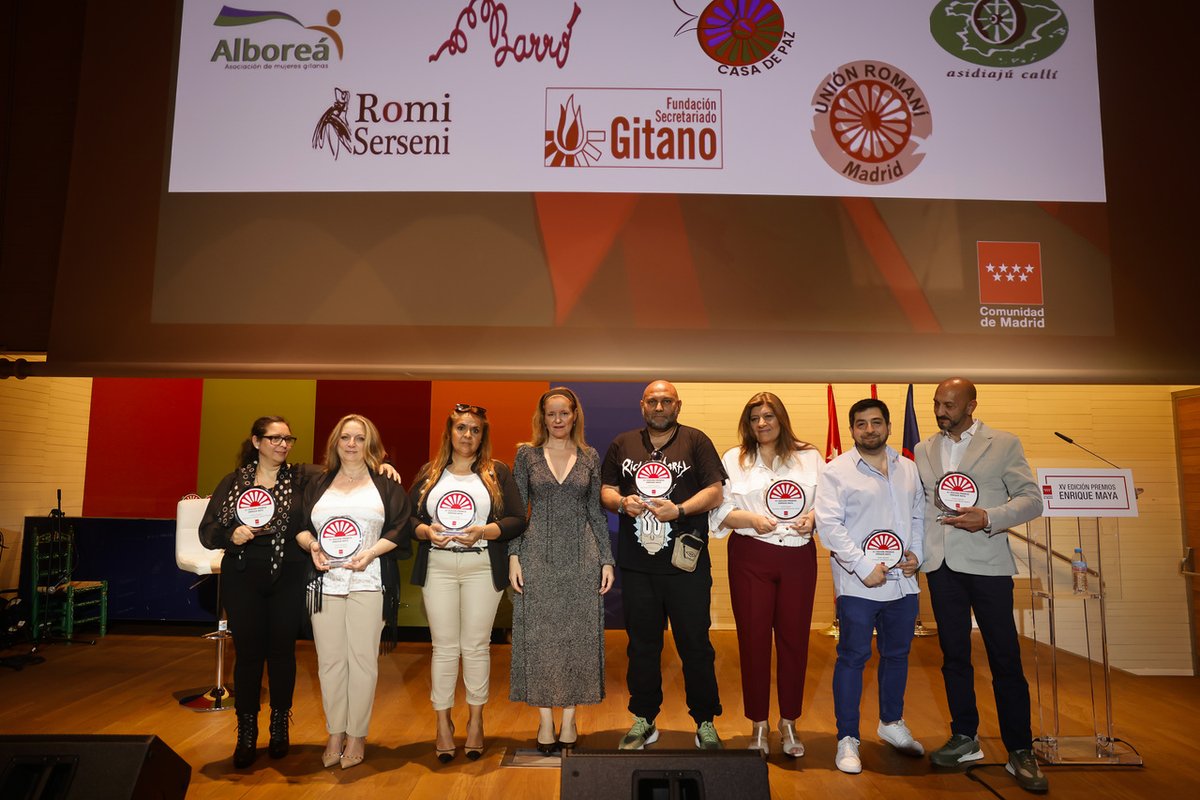 🏆 La <a href="/ComunidadMadrid/">Comunidad de Madrid</a> entrega los XV Premios Enrique Maya en el Día de los Gitanos Madrileños.

🗣 La consejera <a href="/adavimu/">Ana Davila</a> ha señalado que los más de 100.000 gitanos que viven en la región "son ejemplo de pluralidad y libertad".

+Info: c.madrid/gpjk72
