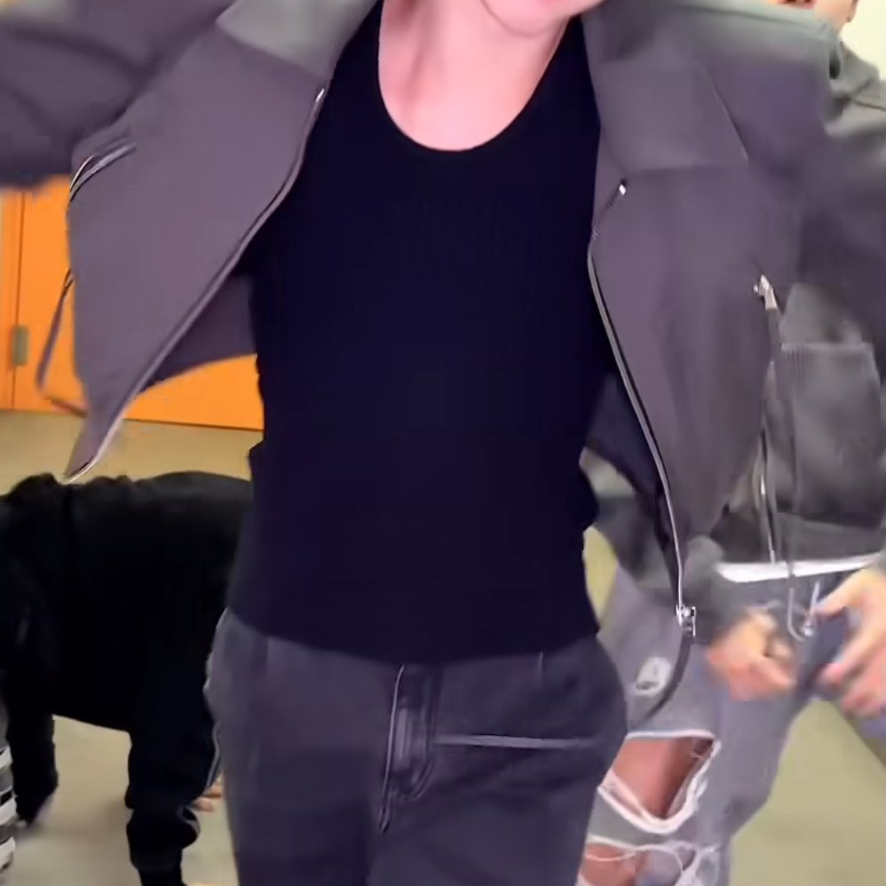 beomgyu that pretty waist of yours.. let me hold..