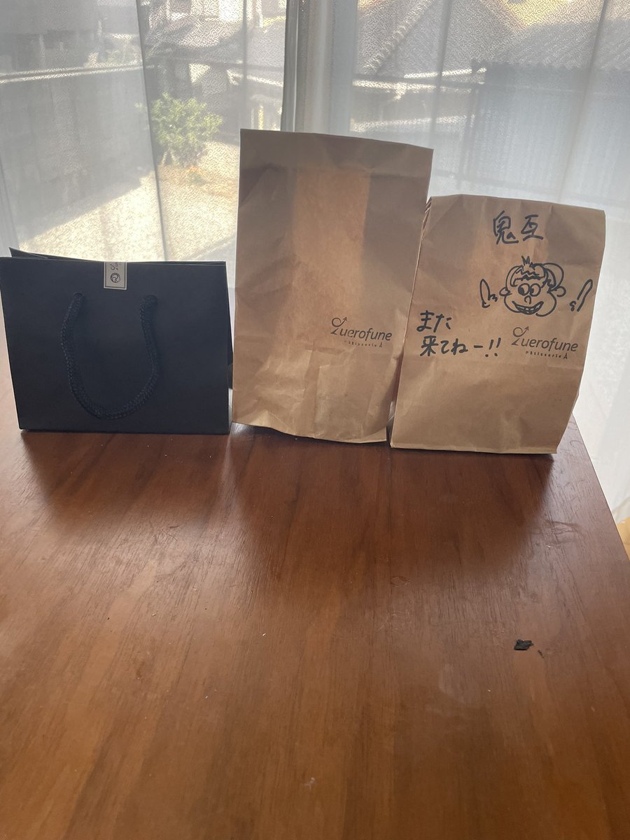 owarai_'s tweet photo. 愛知県のクレープ店、クロフネでネタやらせてもらいました！！
クレープ沢山ご馳走して頂き、お土産も頂きありがとうございました🙇‍♂️

①バターシュガー②プラリネアマンド・ホイップ③バターシュガーの計3枚頂きました！！世界１おいしいクレープです🤤
みなさん是非‼️
#クロフネ 
#querofune https://t.co/7PMrWqCrU0