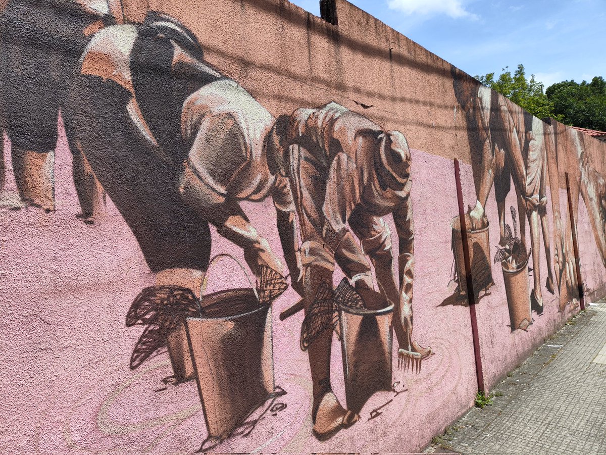 Arte urbano e  tradición en Noia. #marisqueo #RiadeNoia #BerberechoNoia