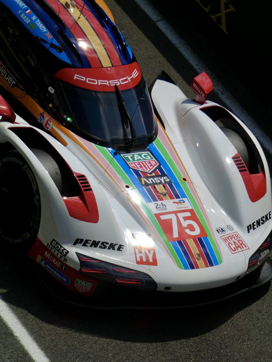 Kasuka24123722's tweet photo. @Hannughh *Porsche rainbow https://t.co/b9mm0PN9by