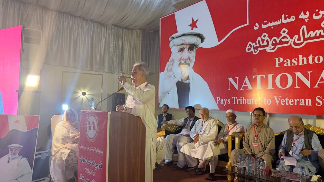 Mirwais76's tweet photo. سټار مارکي ښادي هال کوټه:
د پښتون قامي سياسي تحريک مخکښ مشر، د باباې افغان عبدالرحيم  مندوخېل د اتم تلين په مناسبت د پښتونخوا نېپ د مرکزي کونسل اجلاس په د پښتونخوا نېپ چيرمين خوشحال خان کاکړ او شريک چيرمين  مختار خان يوسفزي په صدارت کي دوام لري.
#قومي_کونسل
#PkNAP https://t.co/7OeXRkFiNU