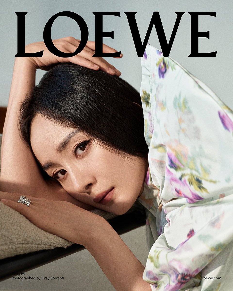 LoeweOfficial's tweet photo. A moment of introspection.

Global Brand Ambassador Yang Mi features in the LOEWE Fall Winter 2025 precollection campaign, captured by Gray Sorrenti.

Photography Gray Sorrenti
Styling Benjamin Bruno
Production Farago Projects
Set design Vincent Olivieri

See the campaign: https://t.co/ogm8jF6Bmw 

#LOEWE