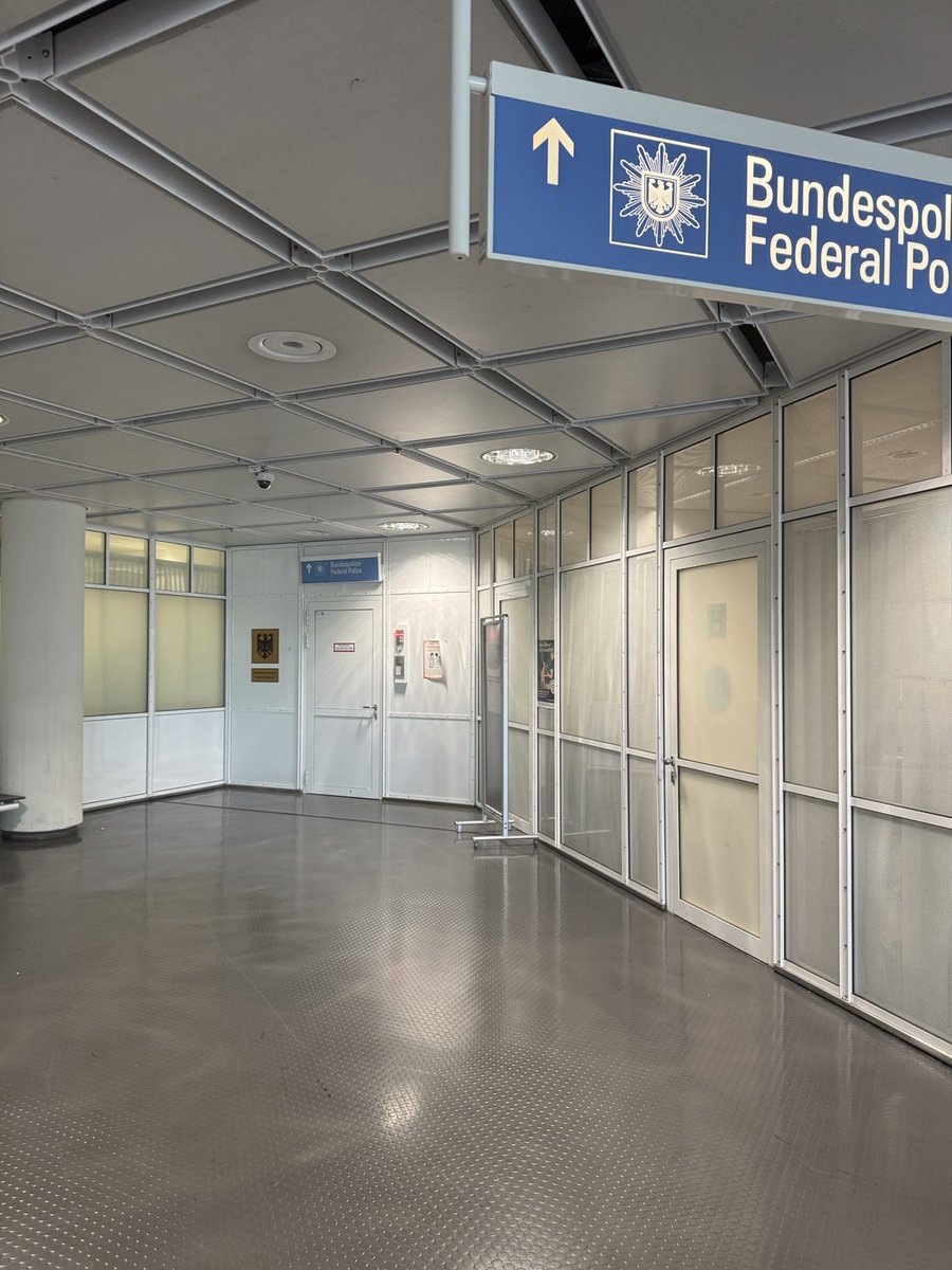 After re-entering Germany from @resum25 
our activists were arrested and  are currently locked in this cell.
Follow <a href="/Micha_Schwaben/">Micha Schwaben</a> for updates.