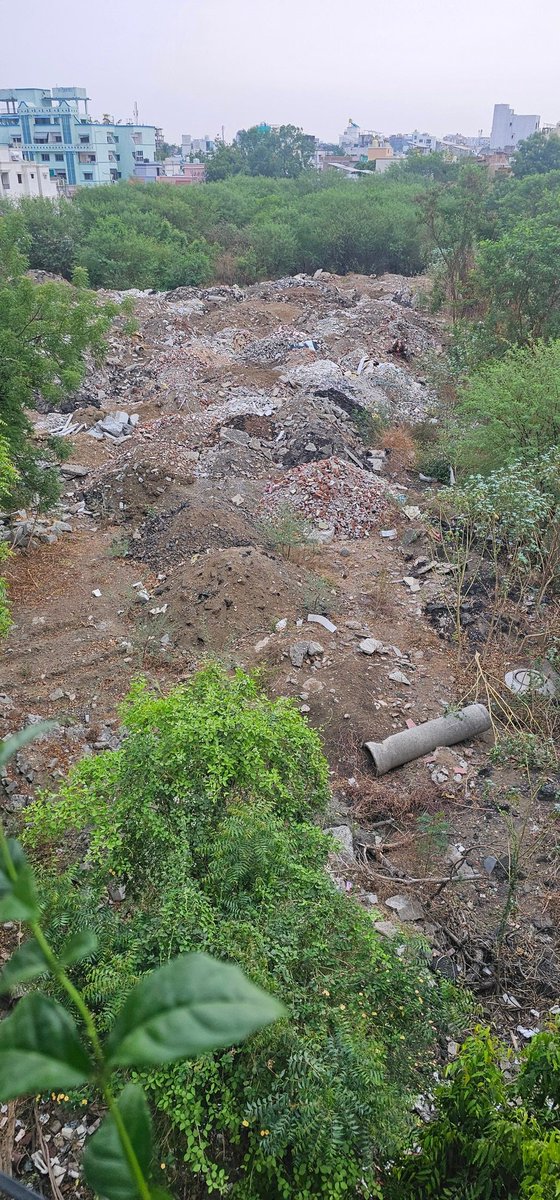 narainankur's tweet photo. @ngpnmc @NagpurPolice 
What have you done to a green space, now crimes are on the rise. Last week drunk people climbed out wall and broke my car glaas. This has now become a perfect hideout for illegal activities. Location - Back of Pioneer Society, Jaitala road https://t.co/EGVoMdo02Z
