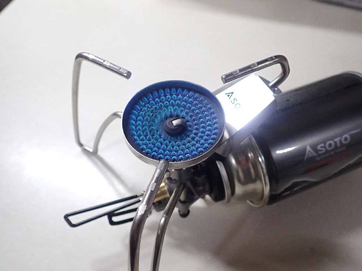 lycoptera12's tweet photo. 渓流メシ用のガスバーナー、新たにSOTOのST-350を購入して使ってみました。マイクロレギュレーター＋すり鉢状の火口の威力は素晴らしく、格安CB缶を使っても安定の火力。だけど、ちょっとゴトクが不安定だったり謎設計の部分もあります笑
https://t.co/e52KqzmEiX
#ST350
#ガスストーブ https://t.co/rfavIaaIuT