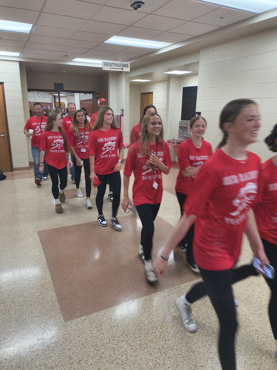 BIG10rules's tweet image. Blurry State Parade Pics for @RedRaiders_GTF 
Best of Luck at EIU!!!!
#medals
#trophytime