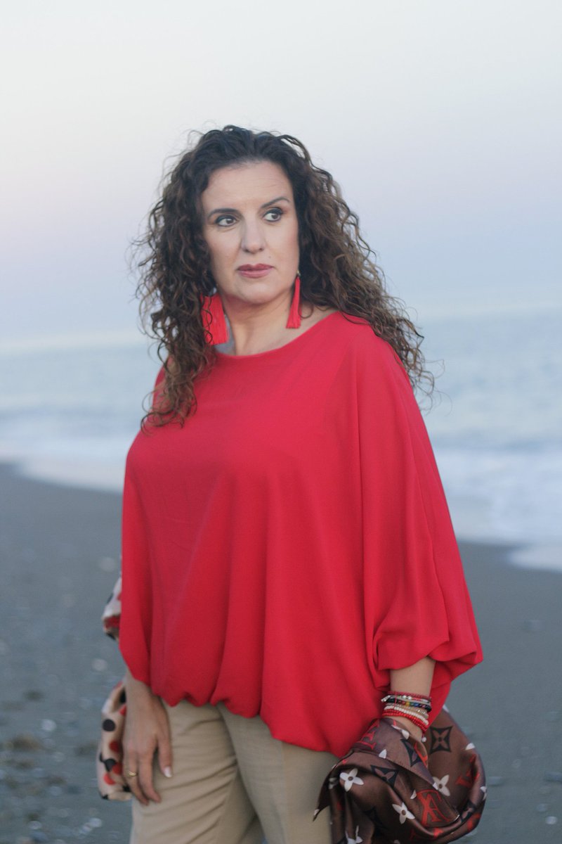 Ya llegan las tardes de verano, y algunas canciones junto al mar🌷

Pronto, cosas nuevas 😊♥️