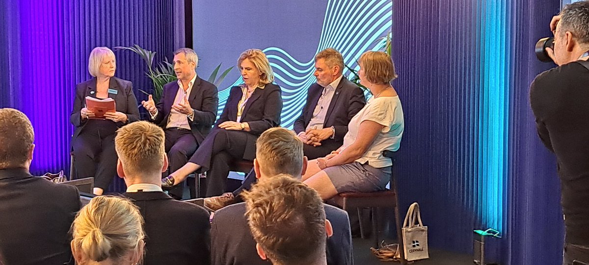 Thames Estuary Envoy (@estuaryenvoy) on Twitter photo Regions must get to grips with their spatial planning. Critical point from #RupertWood <a href="/Thames_Ent_Park/">Thames Enterprise Park</a> at NISTA discussion <a href="/CatrionaRiddel1/">Catriona Riddell</a> Regions must get to grips with their spatial planning. Critical point from #RupertWood <a href="/Thames_Ent_Park/">Thames Enterprise Park</a> at NISTA discussion <a href="/CatrionaRiddel1/">Catriona Riddell</a>