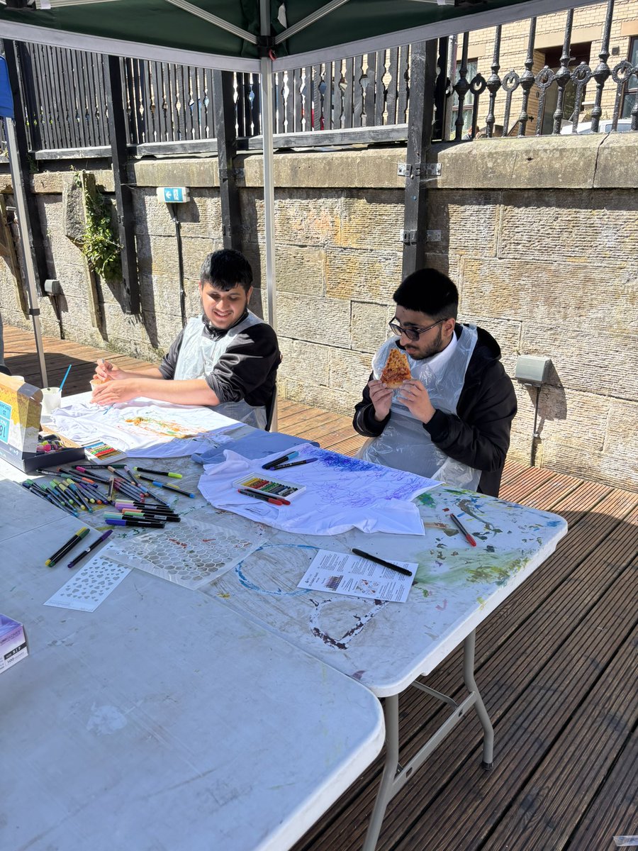 Rosshall Inclusion (@rainclusion) on Twitter photo Outside <a href="/VisibilityScot/">Visibility Scotland</a> in the scorching sun โ๏ธ making slime , designing t-shirts and eating pizza ๐. A big thank you to Nic , Sharon and Lynsey ๐๐๐ Outside <a href="/VisibilityScot/">Visibility Scotland</a> in the scorching sun โ๏ธ making slime , designing t-shirts and eating pizza ๐. A big thank you to Nic , Sharon and Lynsey ๐๐๐
