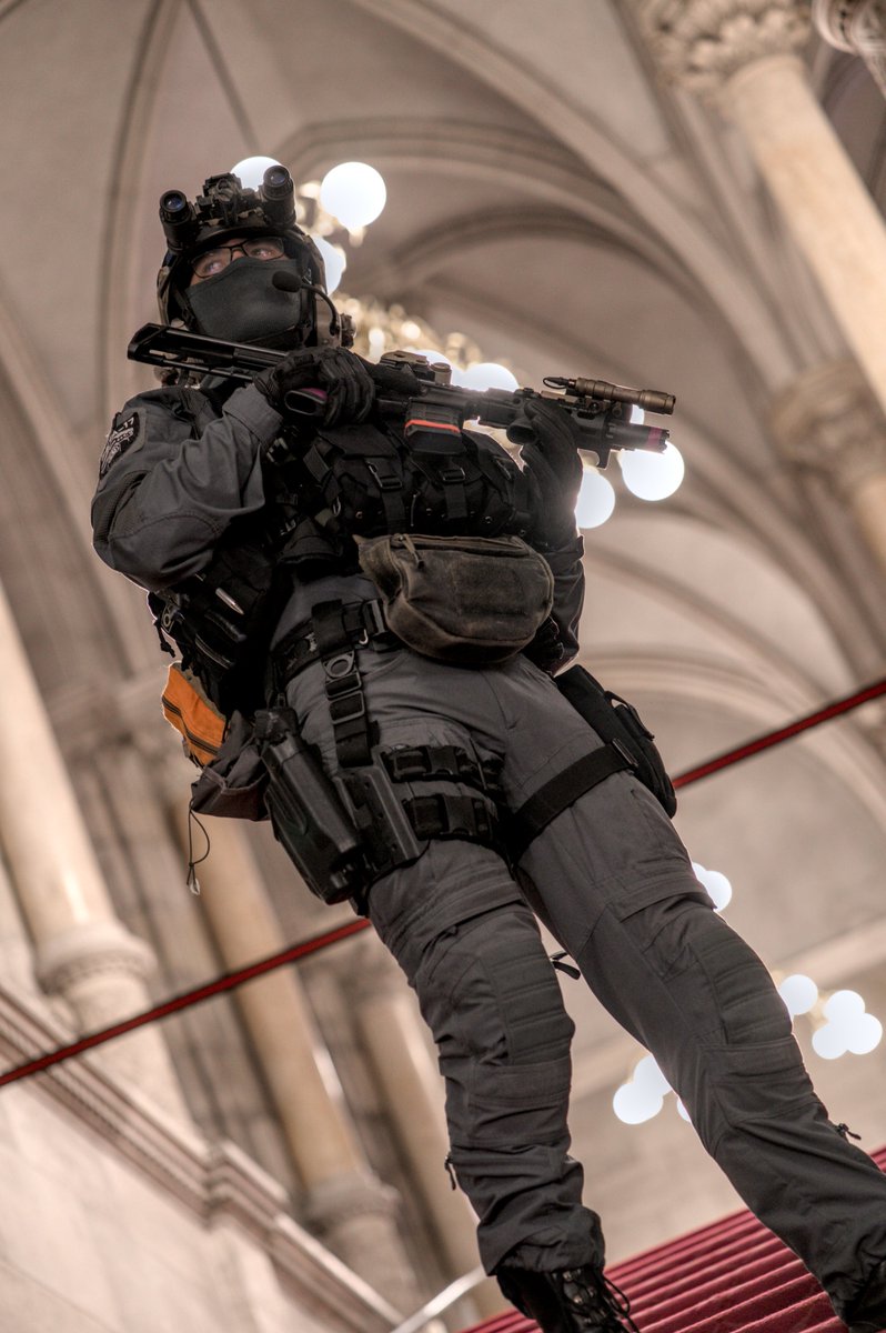 MTF_Beta17's tweet photo. #specialforces #military #militarygear #tacticalgear #police #police #scpmtf #mobiletaskforce #scpfoundation #scpcosplay #policeraid #tactical #tactics #cqbtactics #cqb #nightvision #vienna #modernwarfare #scpcosplay #scpmtfcosplay #beta17 #mtfbeta17 #cosplay #tacticalkit https://t.co/rmwgsE51Y2