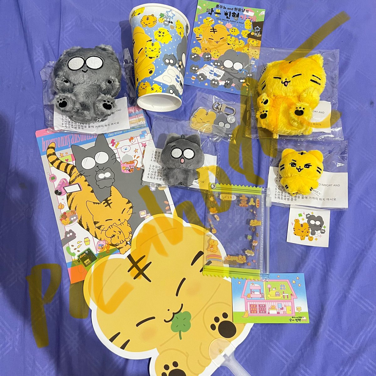 pocahoshi's tweet photo. MY BABIES ARE HERE AND EVERYONE SHOULD KNOW!!!!

the cutest😭💛 thank you for the event @hunwonnyans 💛💜 https://t.co/AKOOLujNrL