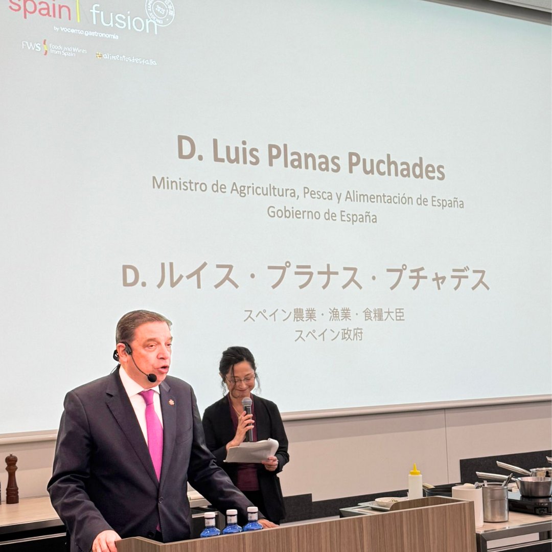 Luis Planas Puchades (@luisplanas) on Twitter photo En Japón, donde cada vez crece más el reconocimiento a los alimentos españoles ligados a la calidad, el origen y la tradición.
He clausurado el #SpainFoodNation Summit que organizamos el <a href="/ICEX_/">ICEX</a> y el <a href="/gobmapa/">Ministerio de Agricultura, Pesca y Alimentación</a> para impulsar la proyección exterior de nuestro sector agroalimentario. En Japón, donde cada vez crece más el reconocimiento a los alimentos españoles ligados a la calidad, el origen y la tradición.
He clausurado el #SpainFoodNation Summit que organizamos el <a href="/ICEX_/">ICEX</a> y el <a href="/gobmapa/">Ministerio de Agricultura, Pesca y Alimentación</a> para impulsar la proyección exterior de nuestro sector agroalimentario.