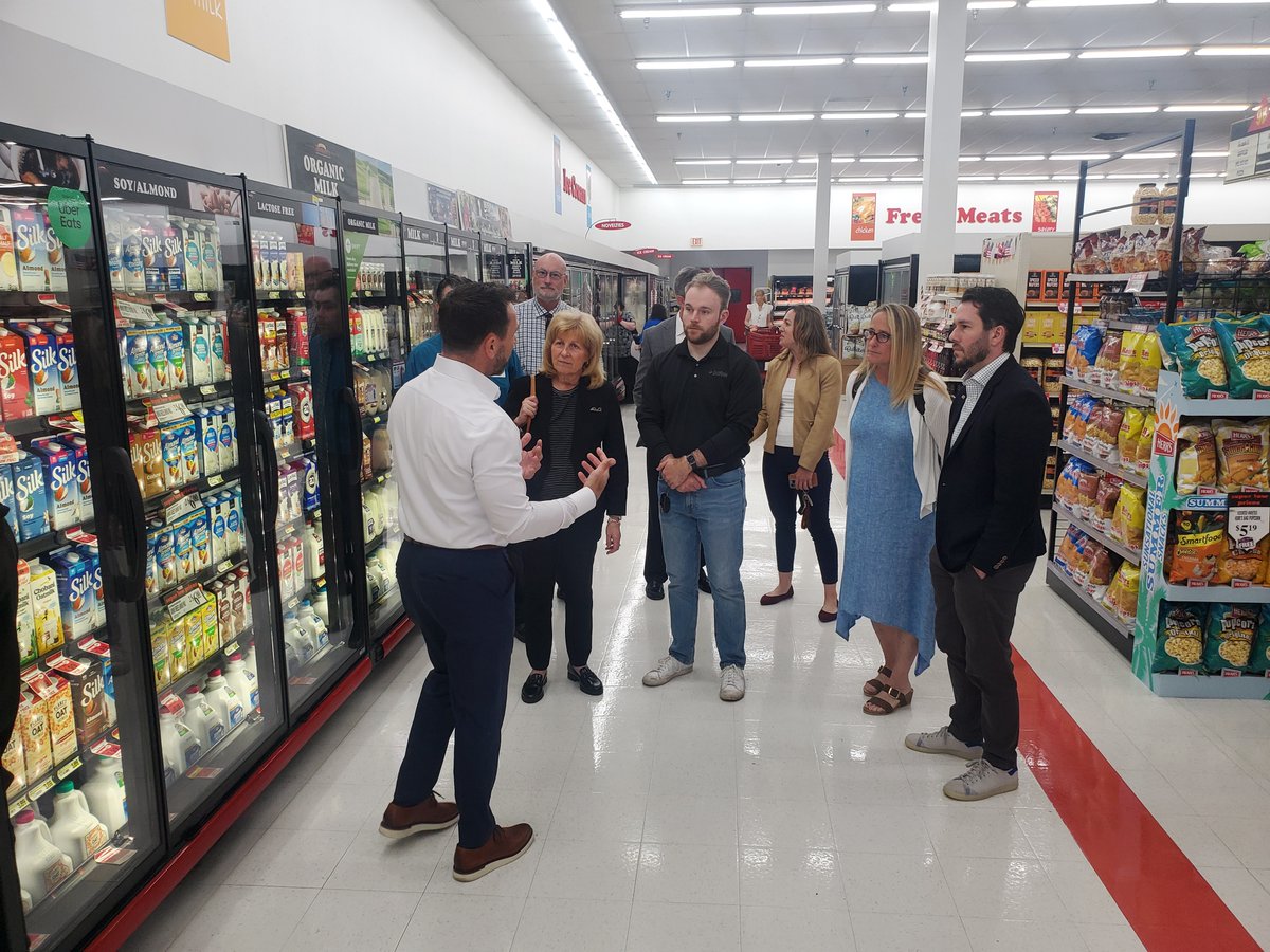 PAFoodMerchants's tweet photo. Thanks to Rep. Rusnock & @SenJudySchwank for touring #PFMA member @Redners_Markets in Reading! Great discussions on dairy policy, swipe fees, SNAP funding & EBT security with Ryan Redner and the team.
#PAFoodIndustry #SNAP #DairyPolicy #EBTSecurity #Redners https://t.co/4KSwiuLgq1