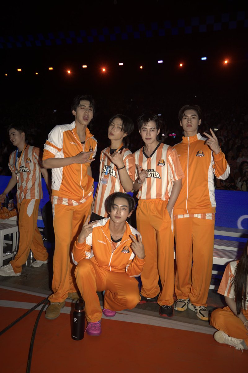 Jungyippy's tweet photo. ยังติดอยู่ในโอลิมป๊อป นักกีฬาวอมลงสนาม

#JUNGT https://t.co/Y8lPpmEFnD
