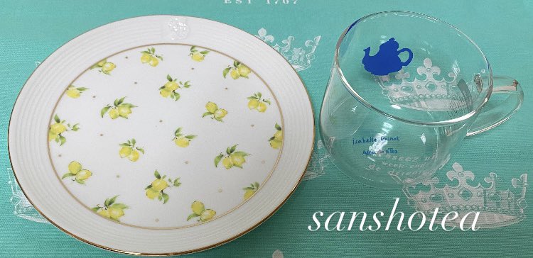 sanshotea's tweet photo. Dear Aunt Lucy
ROYAL BLEND /
FORTNUM&MASON
氷を入れてアイスティーに🫖
夜になって蒸し暑さが増してる💦💦
お茶請けは、Berry Buttonさんのフィナンシェ🥰
ATLさんでカップとお皿ポチッた✨
🍋シリーズ少しずつ収集☺️
ミッションインポッシブルすごく良かったー🎬✨
#茶好連
#BerryButton https://t.co/DDnIgyhdI6
