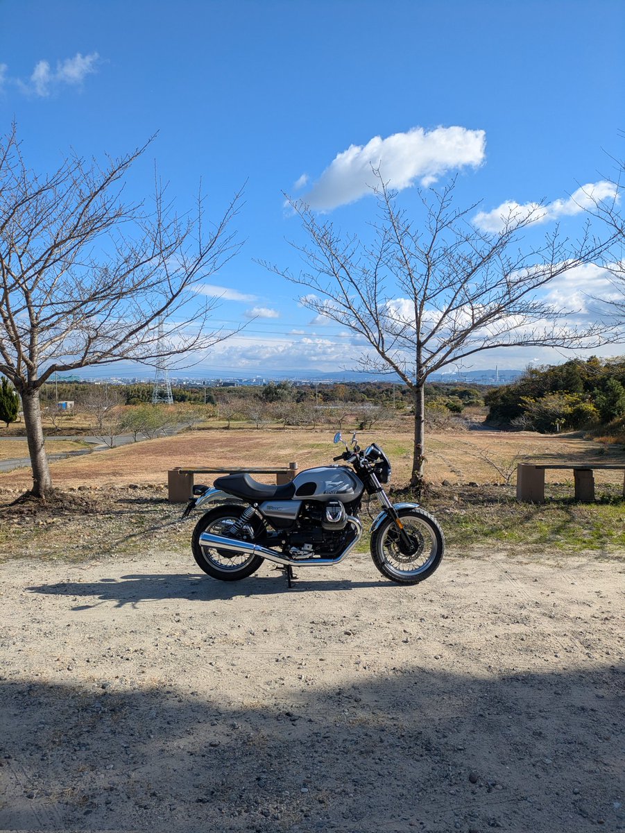 shimoSHIVER's tweet photo. #バイクの右側が好きな同志は写真貼る https://t.co/vkH4aVEeP8