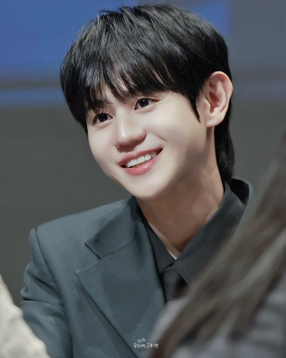 yys_no1's tweet photo. #하이라이트 #양요섭 #까망콩 https://t.co/WM8fVR3ySO
