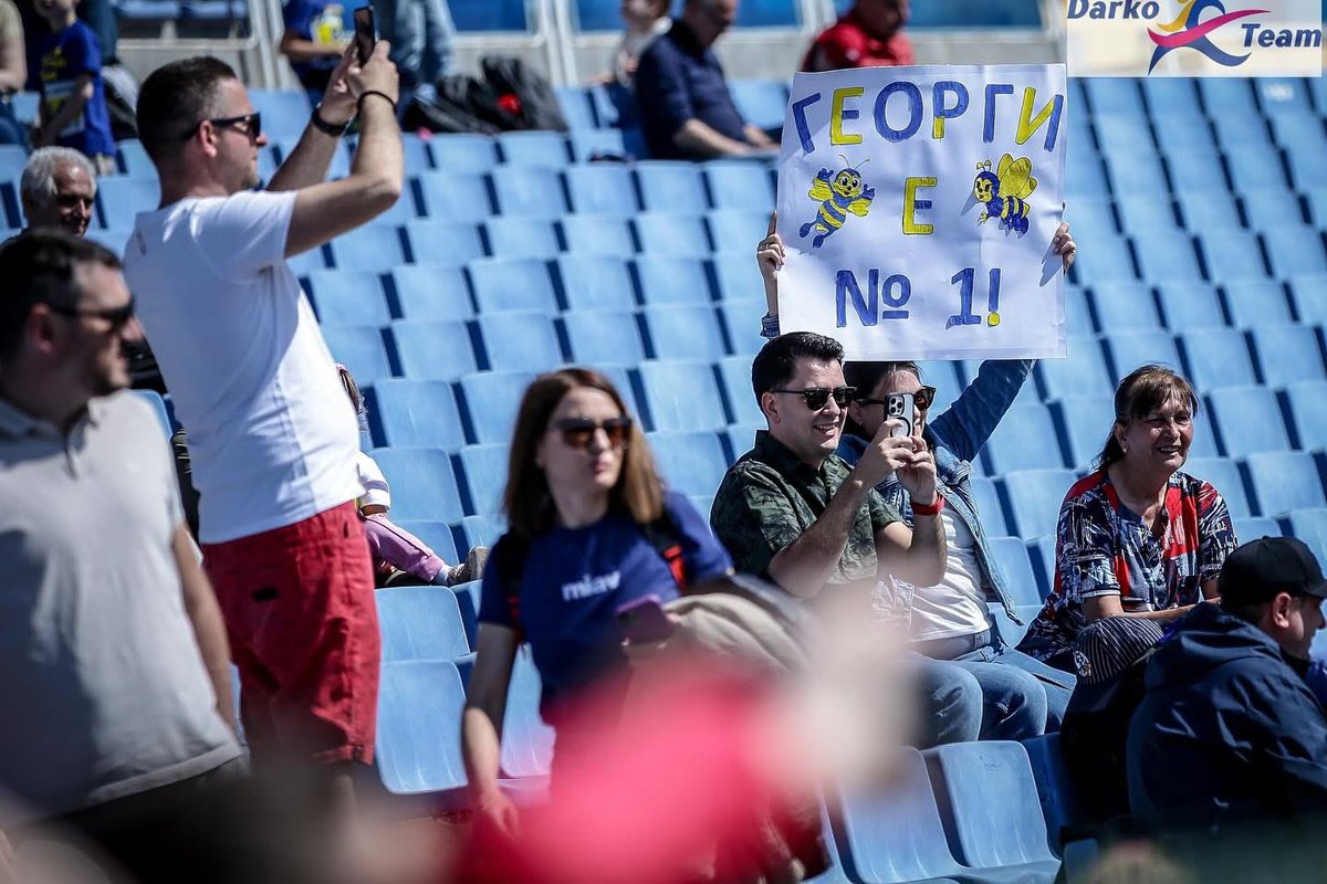 Tiny feet, big dreams ❗️

From 4 to 13 years old, the kids of our Darko Team Baby Cup 7 raced 50/60m — cheered on by families and our club mascot Darko the wasp! 🐝🏅
#SportForKids #kidsAthletics