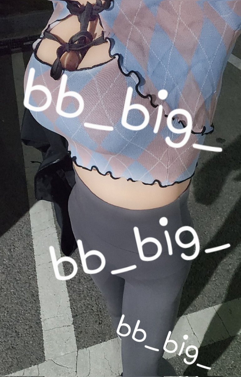 bb_big_'s tweet photo. 밤마실이야기 이후

첫번째 두번째 사진으로 돌아다니며

남자들 시선강간 제대로 즐기다보니 아래가 축축......

흥분되 죽는줄....

사진 너무 돼지 같이나왔어... 짲응나...

그래도 이뻐해줄꺼지!?!?

#섹트 #변녀 #노출 #시선강간 #브라 #가슴노출 https://t.co/aQb9DvxFIL