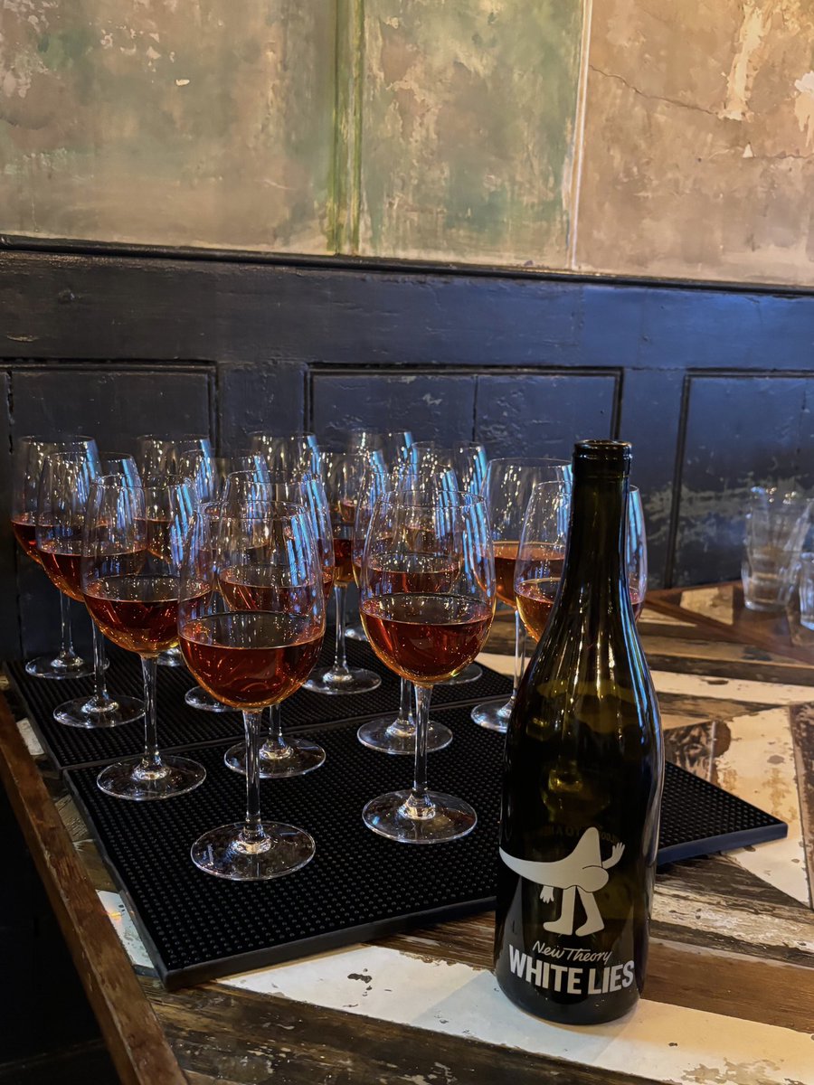 Here’s a recap of another successful Sip n Paint from last this week 🎨🖼️

Big shout out to our friends over at @drinknewtheory for sponsoring this event 🍷

next event is on the 24th of June 🫶 Ticket link in bio, get in early !! 

#drinknewtheory #whitelies #sipnpaint