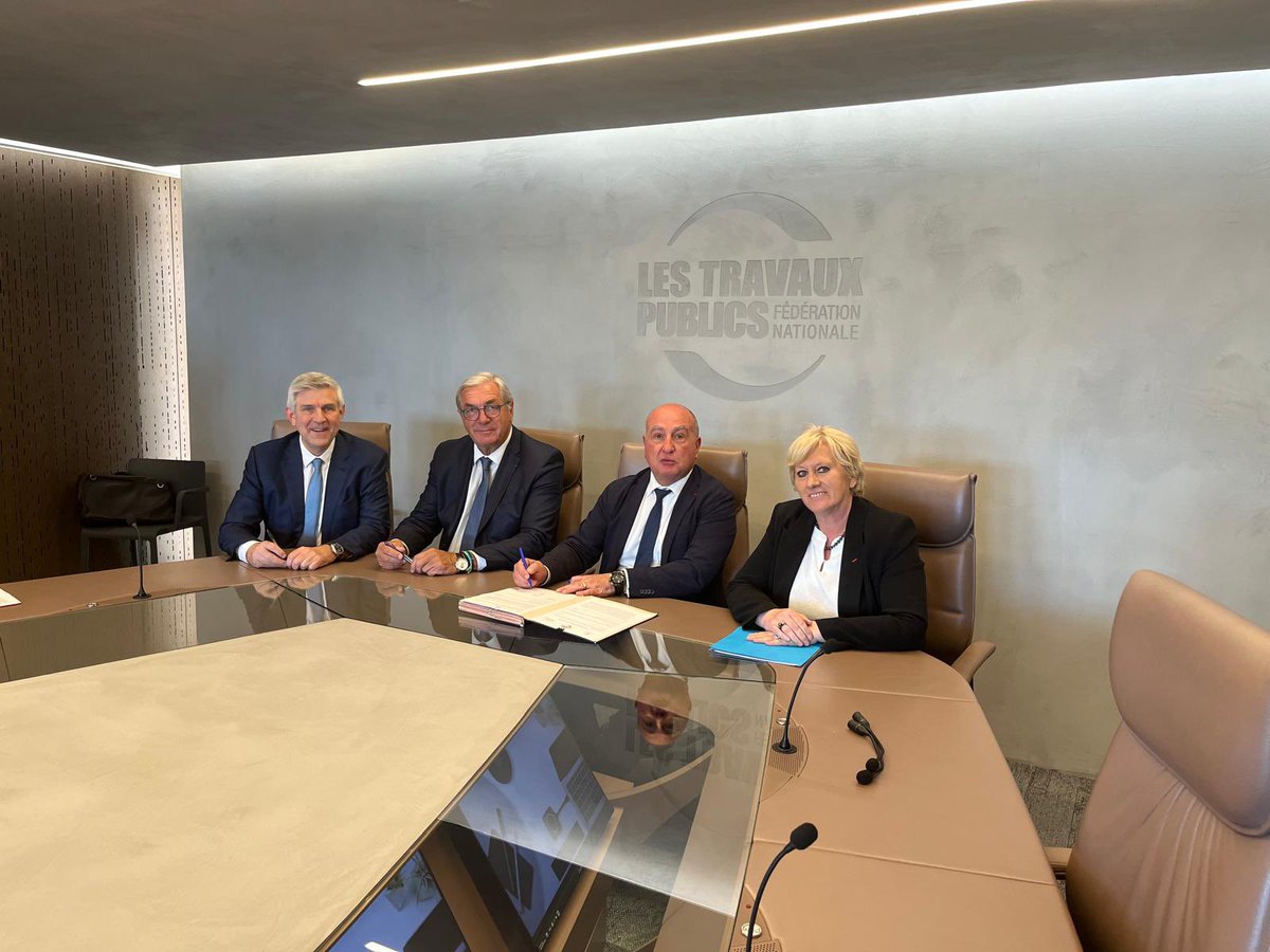 Départements de France (@adepartementsf) on Twitter photo Signature de la convention pluriannuelle avec la <a href="/FNTP_info/">Les Travaux Publics</a> et <a href="/RoutesdeFrance1/">Routes de France</a>. Échanges constructifs autour de l’importance capitale de la route dans le quotidien des Français.
Cc. <a href="/AlainGRIZAUD/">Alain Grizaud</a> <a href="/NadegeLefebvre_/">Nadège Lefebvre</a> <a href="/Sauvadet/">François Sauvadet</a> Signature de la convention pluriannuelle avec la <a href="/FNTP_info/">Les Travaux Publics</a> et <a href="/RoutesdeFrance1/">Routes de France</a>. Échanges constructifs autour de l’importance capitale de la route dans le quotidien des Français.
Cc. <a href="/AlainGRIZAUD/">Alain Grizaud</a> <a href="/NadegeLefebvre_/">Nadège Lefebvre</a> <a href="/Sauvadet/">François Sauvadet</a>