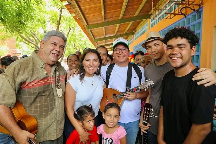 luismrc1990's tweet photo. ¡Últimos días! El pueblo está en pie, firme con Jhoanna. Sabemos que ella es nuestra y con el pueblo ¡siempre resuelve!

#VotaPSUV
#JhoannaConElPueblo 
#Sucre
#Beckysangels 
#LaCasaDeLosFamososCol https://t.co/D8Nd7lsU0Z