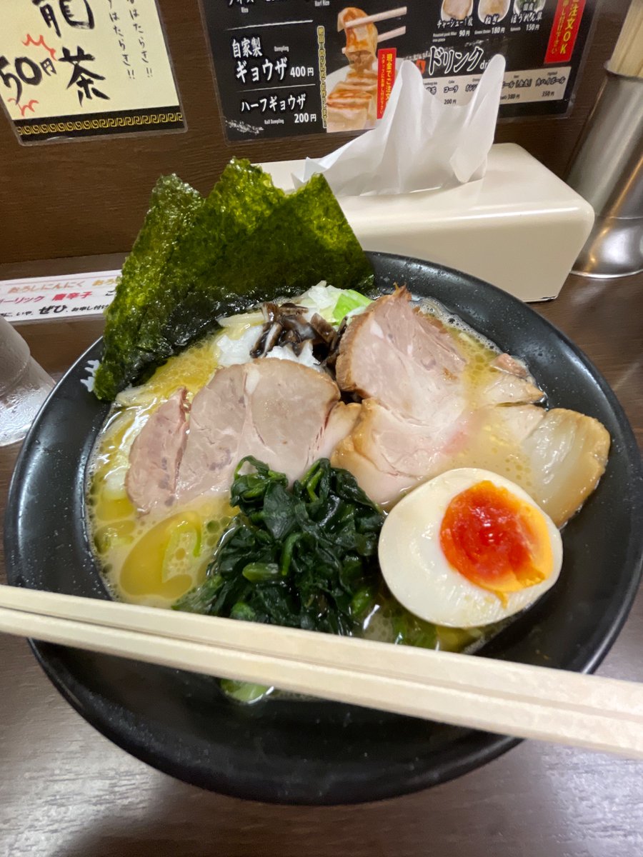 tk70197713y's tweet photo. この時間夕飯だとラーメンになりがち https://t.co/tVHMGKUG2C