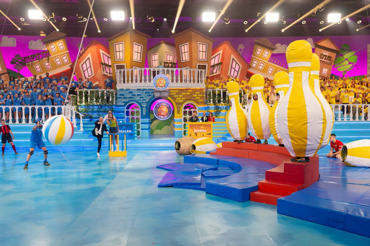 RTVE Comunicación y Participación (@rtve_com) on Twitter photo El '<a href="/GrandPrix_tve/">Grand Prix del Verano</a> del Verano’ selecciona a los 10 pueblos que participarán en su nueva edición
🔸 Ramón García asumirá el papel de presentador y <a href="/lalachus2/">LALACHUS2</a> y <a href="/AngelaFMartinez/">Ángela Fernández</a> serán copresentadoras.
🔸 Este verano, nuevas entregas en <a href="/La1_tve/">La 1</a> y <a href="/rtveplay/">RTVE Play</a>. El '<a href="/GrandPrix_tve/">Grand Prix del Verano</a> del Verano’ selecciona a los 10 pueblos que participarán en su nueva edición
🔸 Ramón García asumirá el papel de presentador y <a href="/lalachus2/">LALACHUS2</a> y <a href="/AngelaFMartinez/">Ángela Fernández</a> serán copresentadoras.
🔸 Este verano, nuevas entregas en <a href="/La1_tve/">La 1</a> y <a href="/rtveplay/">RTVE Play</a>.