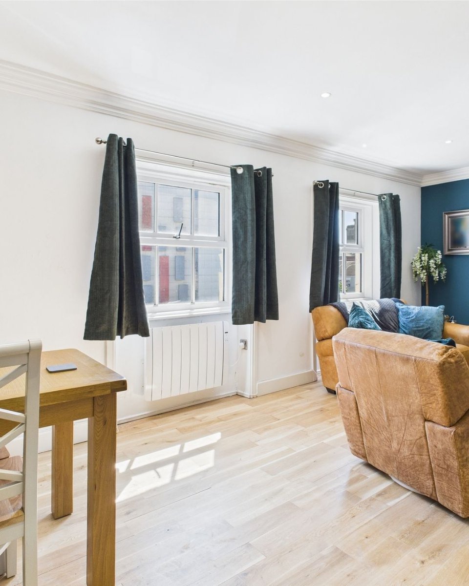 LimeProperty's tweet photo. PROPERTY OF THE WEEK

20 Albion Street, Hull, HU1 3TG | £895 pcm
2 BED | 1 LIVING | 2 BATH⁠

Are you interested in this property?
Contact Helen Vincent for more info.
T: 01482 755490
E: helen@lime-property.co.uk https://t.co/1c2kMxEWp5