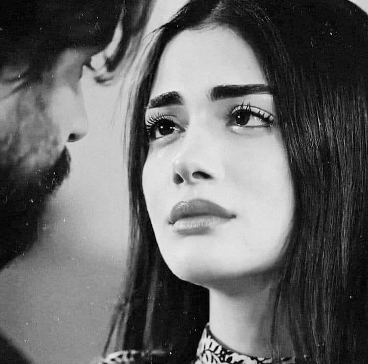 #رساله_الشهر
وحين يأتي أحدهم  لاجئاً إليك...
أحسن أحتوائه وأكرم قلبه فما...
أتاك إلا لأنه رأى فيك الأمان...