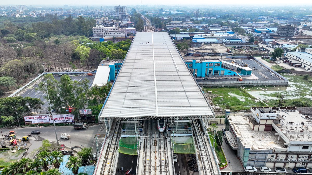 RailAnalysis's tweet photo. India’s First Shared Infrastructure Model: Namo Bharat & Meerut Metro to Operate Seamlessly on Same Tracks
@officialncrtc
#NamoBharat #MeerutMetro #DelhiMeerutRRTS #NCRTC #IntegratedTransport #SemiHighSpeedRail #Delhi #Ghaziabad #Meerut #Modipuram #Begumpul #Railanalysis https://t.co/ISdNpX50pt