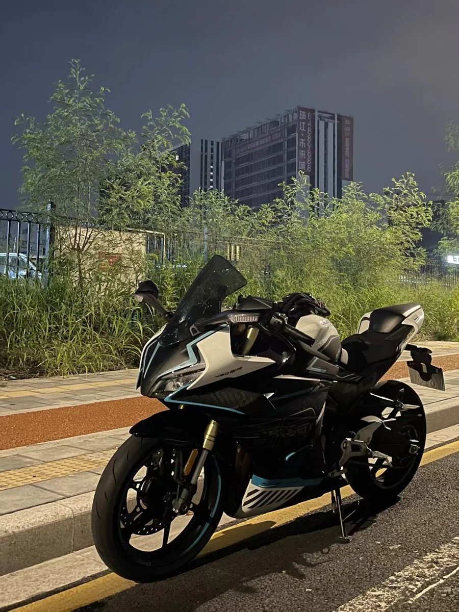 hpnzl_dy's tweet image. 夜の静けさの中に、エンジンの鼓動だけが響く#ナイトライド #バイクのある生活 #自由な時間
