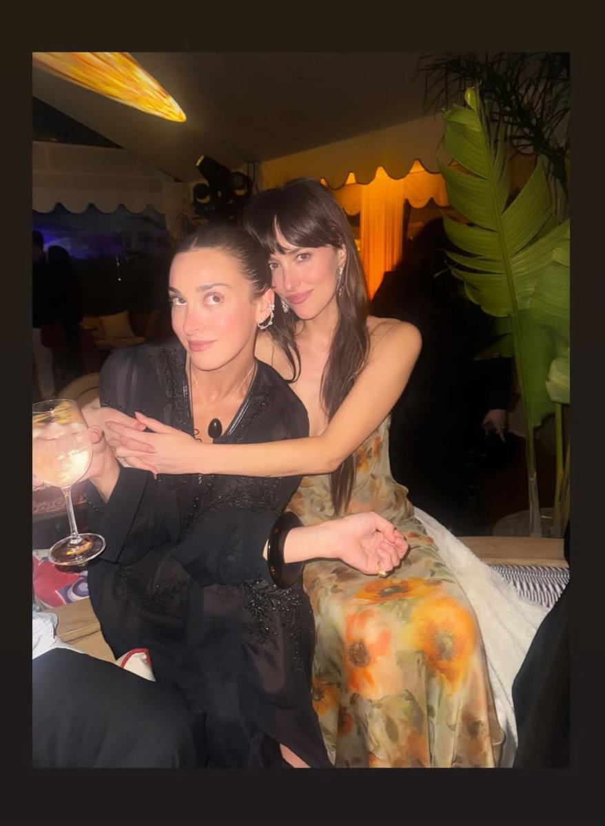 dakotaj_updates's tweet photo. Dakota Johnson at ‘SPLITSVILLE’ after-party yesterday in Cannes. https://t.co/OztEEBxAyc