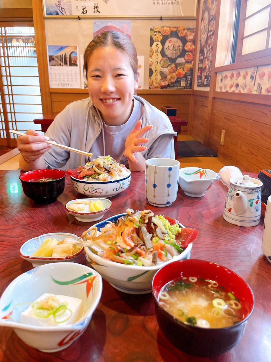 fcechigotsumari's tweet photo. 【#twentyui】
こんばんは⭐️
山下由衣です。
今日は練習後に南魚沼市にある、『すし処鮨岡』と『おかしとおやき ことう』に行きました!
続きはこちら>>>https://t.co/HNeQBGiiL5
#FC越後妻有
#女子サッカー
#おじいちゃんおばあちゃんの笑顔を創り出す https://t.co/Twb1Xpd3ce