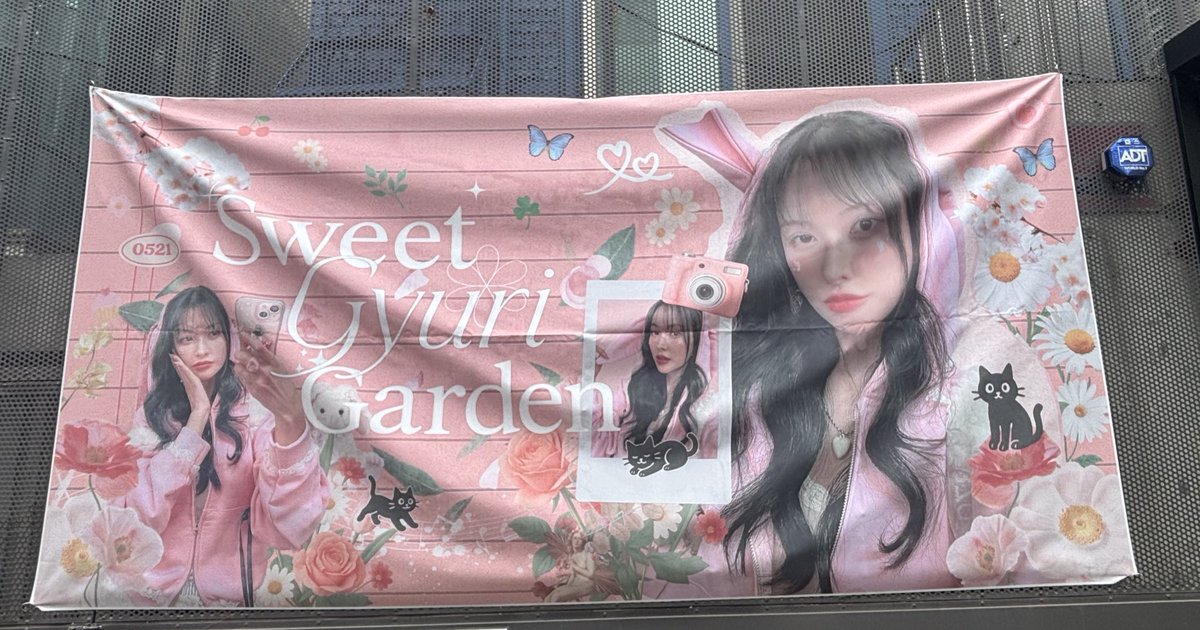 Gyul_Bon_521's tweet photo. 규리로 가득찬 공간에서 행복한 시간 보내고 갑니다💕
생일 카페 열어주신 주최자분들 너무 감사드려요

#Sweet_Gyuri_Garden
#규리의_향기로운_정원 https://t.co/Hjdh6e9psd