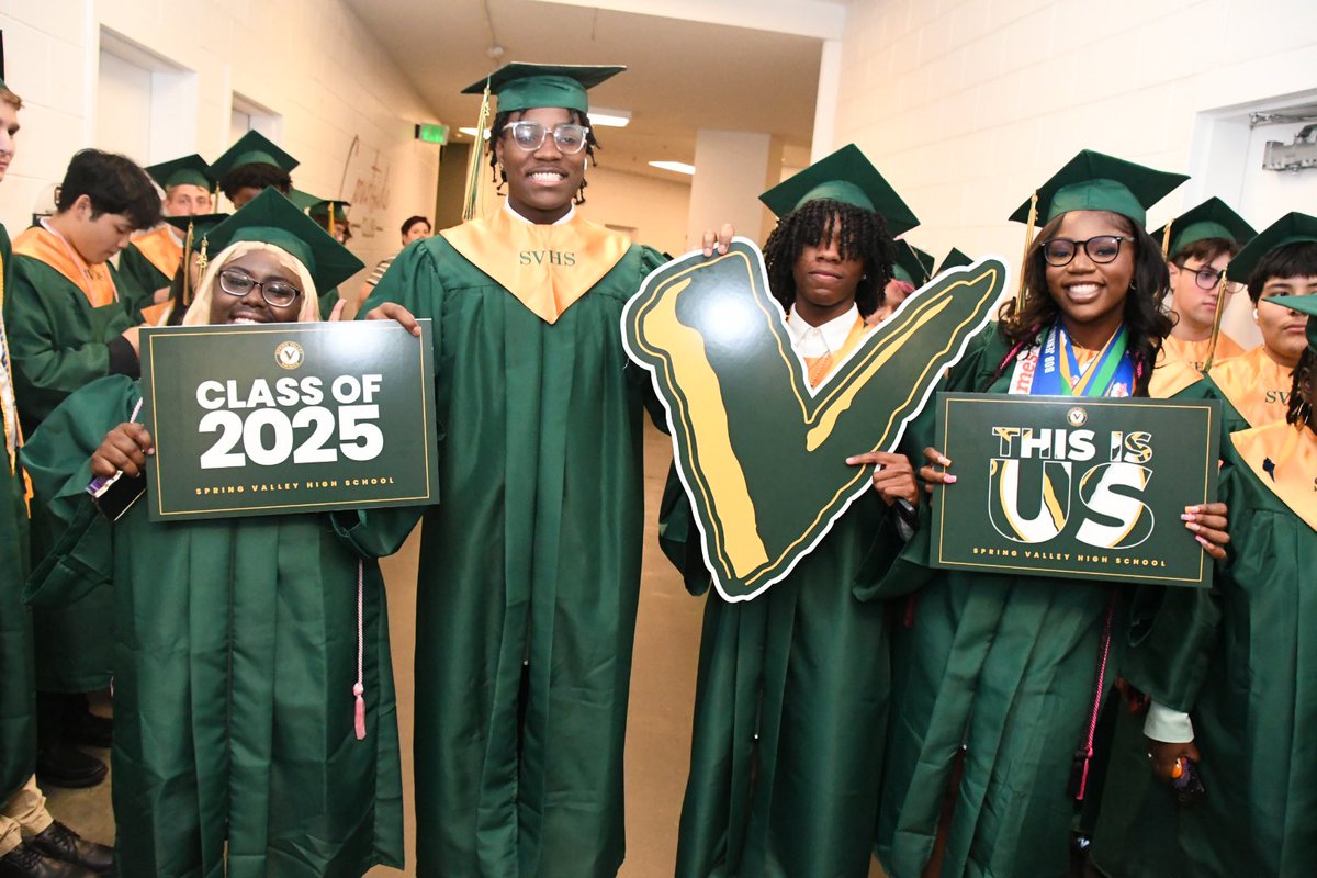 RichlandTwo's tweet photo. ๐ฅCatch all Richland Two graduations on live stream at: https://t.co/gAecLH81Qk
#R2Grad https://t.co/gtqenKdr7R
