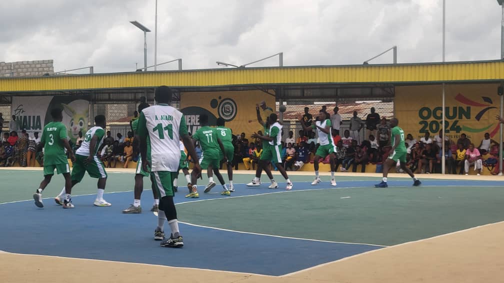 Taiwobabajide6's tweet photo. #GatewayGames2024  
Handball Event 
Male 

Full Time 
FCT 29 vs Kano  20

#GatewayGames2024 
#TeamFCT
#TeamKano https://t.co/5zumEhld1v