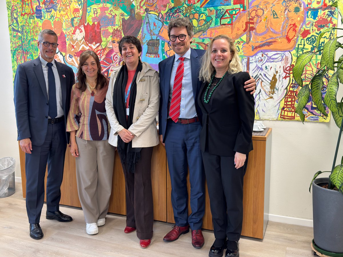 Global Antibiotic R&D Partnership (GARDP) (@gardp_amr) on Twitter photo 🇨🇠Hello Geneva!
This morning, GARDP had the pleasure of meeting Brazil’s new Secretary of Science, Technology & Innovation, Fernanda de Negri.
We discussed future collaboration on the introduction of new reserve #antibiotics in #Brazil 🇧🇷
#WHA78 #AMR <a href="/FernandaDeNegr1/">Fernanda De Negri</a> 🇨🇠Hello Geneva!
This morning, GARDP had the pleasure of meeting Brazil’s new Secretary of Science, Technology & Innovation, Fernanda de Negri.
We discussed future collaboration on the introduction of new reserve #antibiotics in #Brazil 🇧🇷
#WHA78 #AMR <a href="/FernandaDeNegr1/">Fernanda De Negri</a>