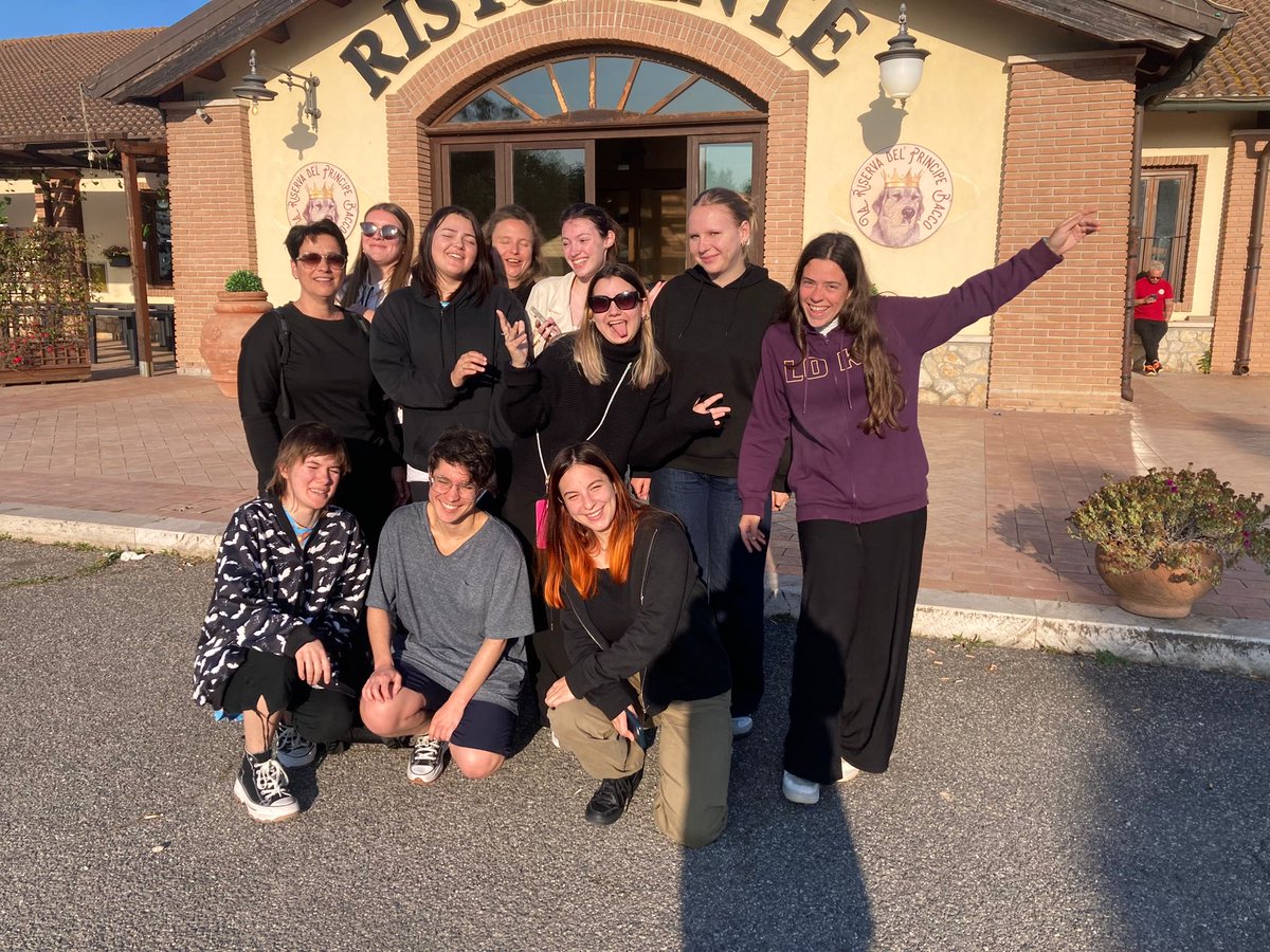 Les lycéens du DTMS Techniques de l’habillage passent la semaine à Rome  dans le cadre du projet PRO Villa Médicis financé par ⁦<a href="/MaRegionSud/">Région Sud</a>⁩ 🙏